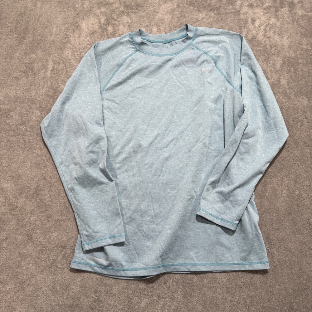 Nike men’s size Medium Long-Sleeve Performance Shirt